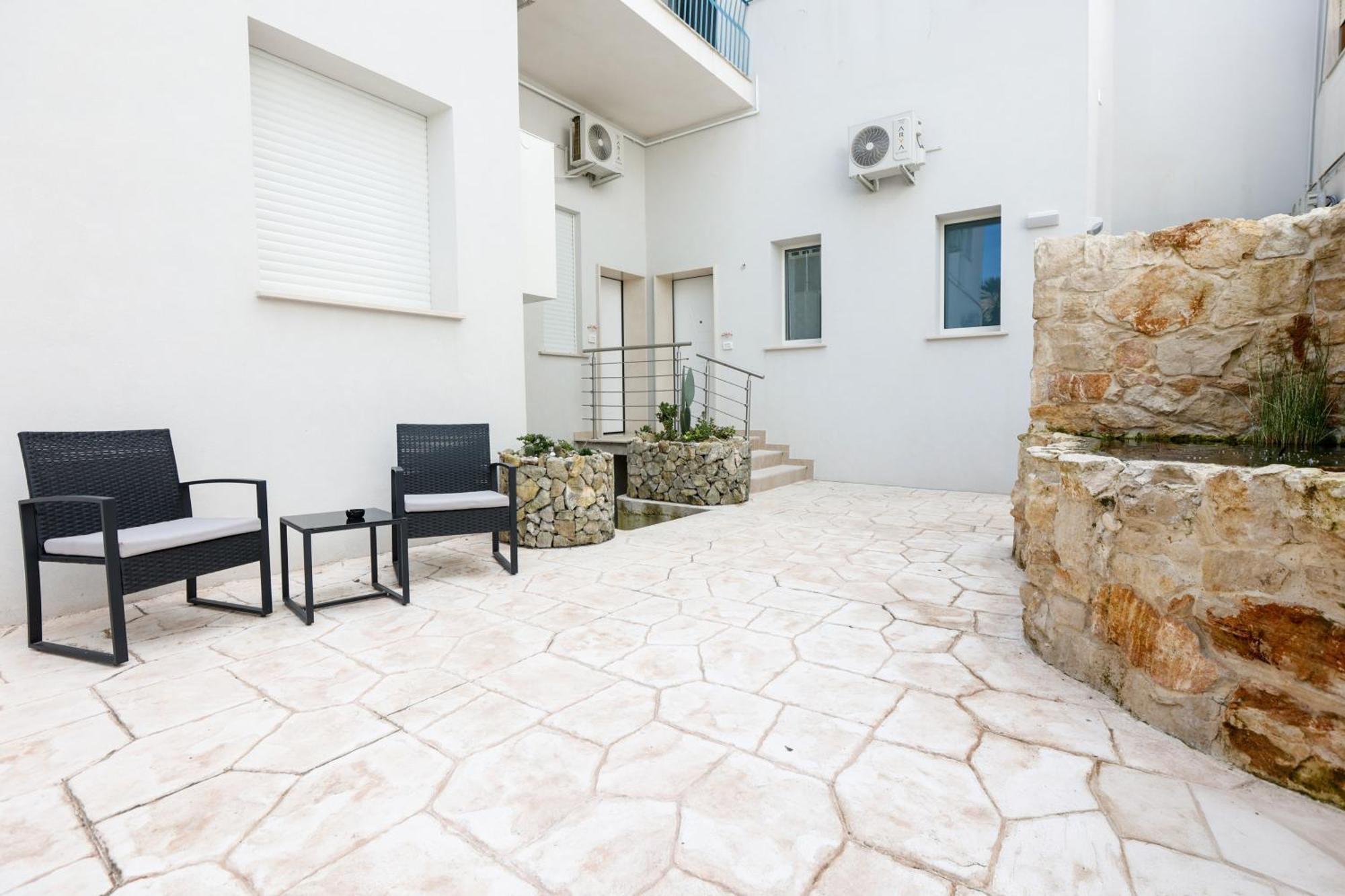 Elegante Bilocale Con Giardino Appartement Lecce Buitenkant foto